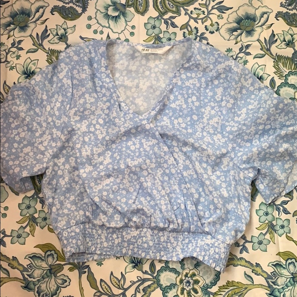 A H&M girls crop top blouse